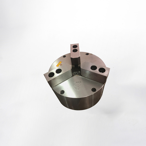 三爪中实气动卡盘